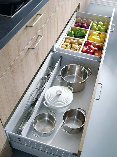 Major appliance, Kitchen appliance, Kitchen, Kitchen stove, Home appliance, Kitchen appliance accessory, Metal, Cooktop, Meal, Bowl, 