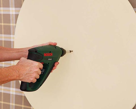 Finger, Wrist, Tartan, Plaid, Carmine, Coquelicot, Thumb, Power tool, Walking shoe, Tool, 