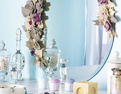 Serveware, Petal, Pink, Flower, Room, Lavender, Interior design, Purple, Porcelain, Flowering plant, 