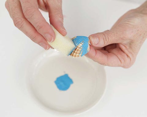 Blue, Finger, Dishware, Nail, Azure, Aqua, Thumb, Turquoise, Teal, Circle, 