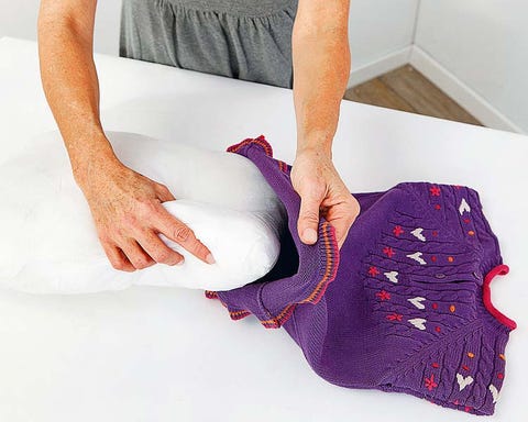 Shoulder, Elbow, Human leg, Textile, Joint, Wrist, Purple, Magenta, Waist, Muscle, 
