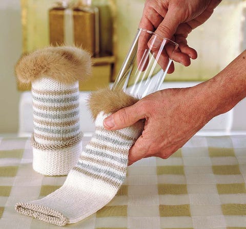 Finger, Joint, Wrist, Nail, Thumb, Gesture, Sock, Craft, Creative arts, Wool, 