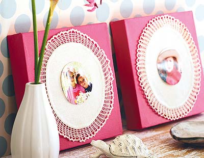 Photograph, Pink, Magenta, Petal, Dishware, Kitchen utensil, Cutlery, Serveware, Home accessories, Linens, 