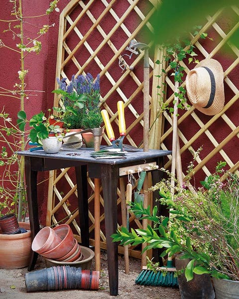 Flowerpot, Wood, Interior design, Houseplant, Herb, Pottery, Flower Arranging, Still life photography, Vase, Creative arts, 