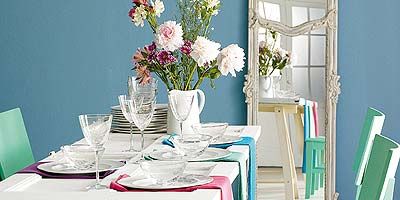 Tablecloth, Room, Table, Furniture, Serveware, Dishware, Petal, Bouquet, Linens, Glass, 