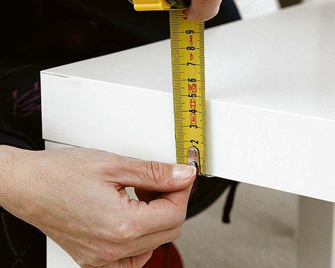 Finger, Tape measure, Nail, Material property, Measuring instrument, Thumb, Tool, Office ruler, Stationery, Paper, 