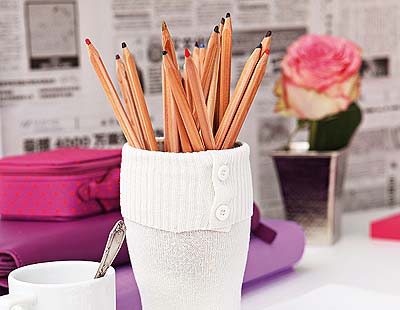 Serveware, Dishware, Drinkware, Cup, Coffee cup, Magenta, Teacup, Household supply, Peach, Paper, 