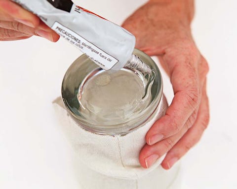 Finger, Thumb, Chemical compound, Wire, Kitchen utensil, Chemical substance, 