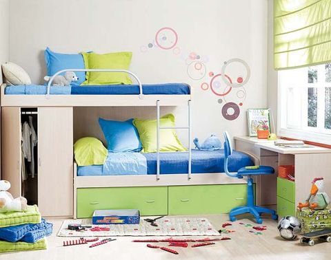 Frente al mar Correo Caducado Cinco dormitorios para niños con muebles muy funcionales