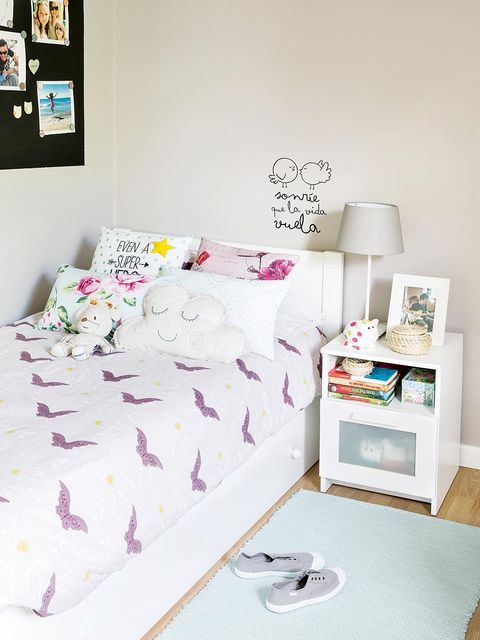 Bedroom, Furniture, Bed, Room, Bed sheet, Bedding, Bed frame, Pink, Interior design, Textile, 