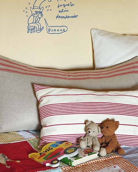 Brown, Textile, Throw pillow, Cushion, Pillow, Toy, Linens, Pattern, Interior design, Home accessories, 