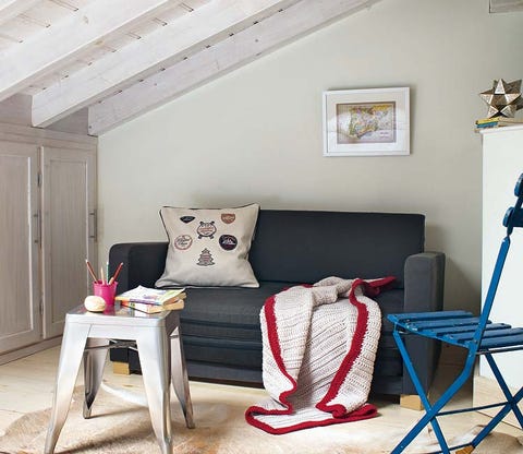 Room, Interior design, Wood, Floor, Textile, Wall, Furniture, Pillow, Ceiling, Throw pillow, 