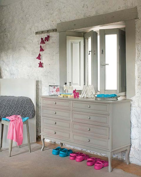 Chest of drawers, Room, Wood, Drawer, Interior design, Wall, Furniture, Pink, Floor, Cabinetry, 