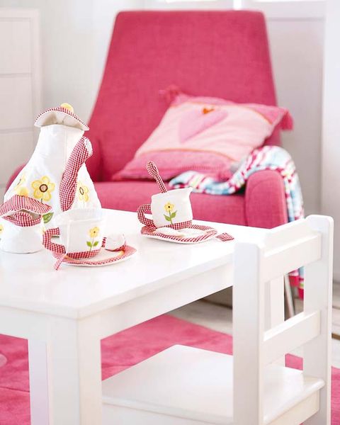 White, Room, Pink, Furniture, Throw pillow, Pillow, Cushion, Porcelain, Serveware, Interior design, 