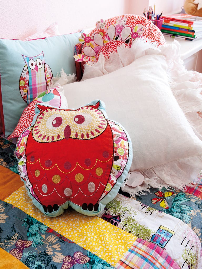Textile, Pattern, Orange, Linens, Home accessories, Cushion, Creative arts, Bedding, Design, Throw pillow, 