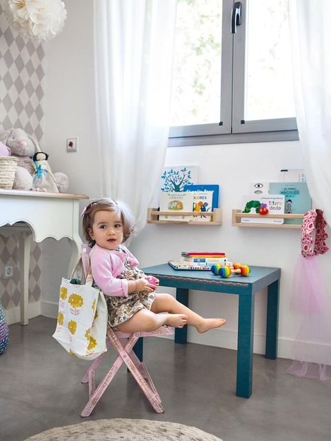 Room, Interior design, Pink, Child, Baby & toddler clothing, Interior design, Toddler, Home, Curtain, Window treatment, 