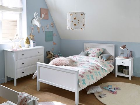 Room, Wood, Interior design, Drawer, Wall, Textile, Furniture, White, Chest of drawers, Floor, 
