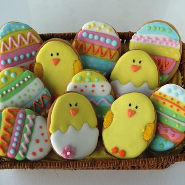 Food, Easter, Easter egg, Icing, Royal icing, Snack, Sweetness, Finger food, Cookies and crackers, Event, 