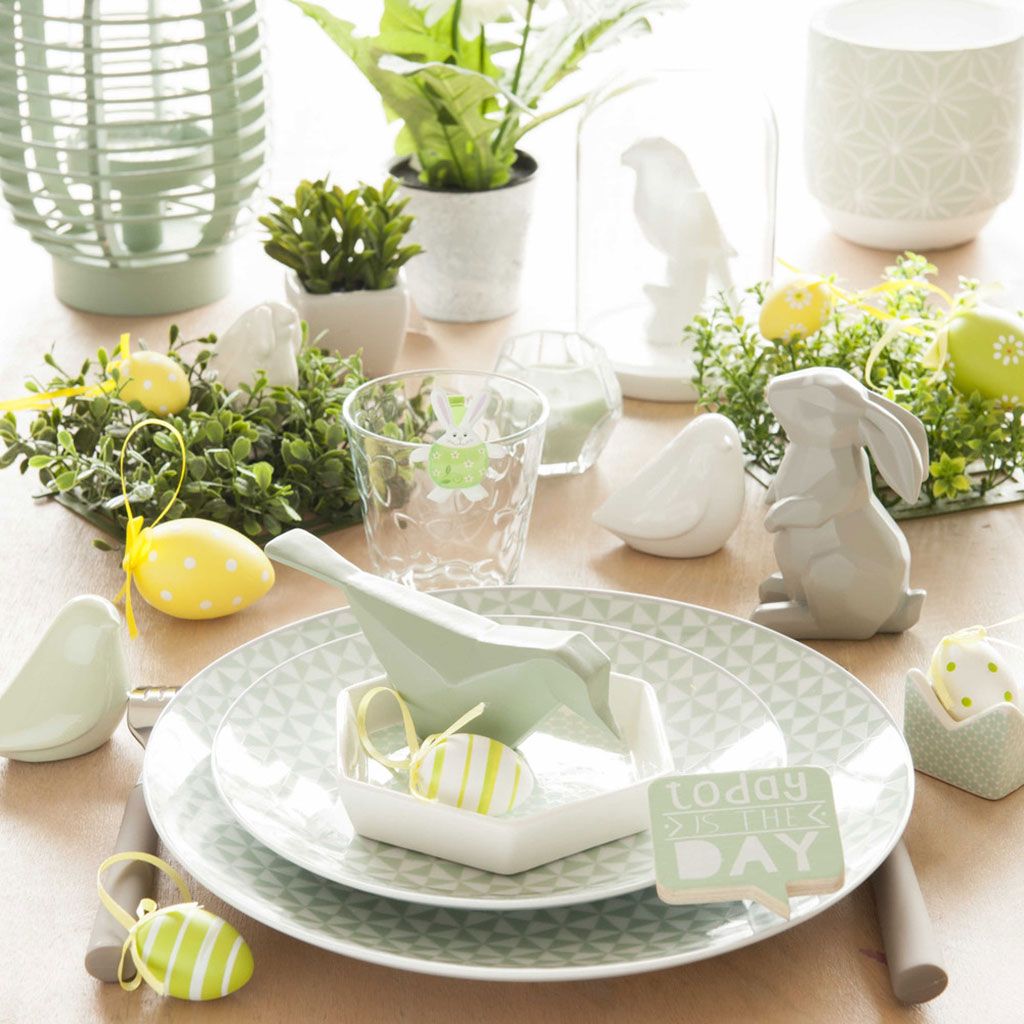 Green, Dishware, Yellow, Table, Room, Porcelain, Tableware, Furniture, Plate, Houseplant, 