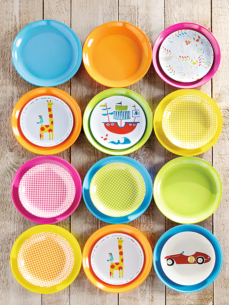 Plastic, Circle, Dishware, Bucket, Peach, Paint, Serveware, Household supply, Party supply, 