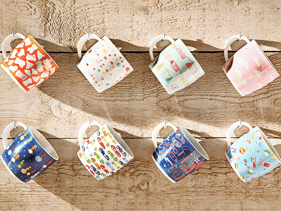 Paper product, Shoulder bag, Paper, Shopping bag, Paper bag, Label, Triangle, 