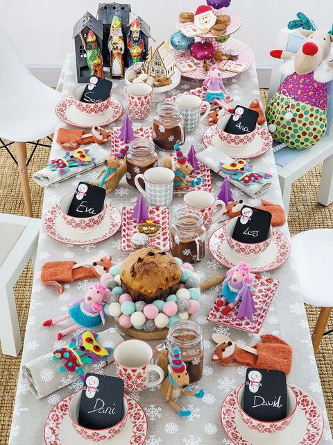Food, Pink, Sweetness, Cake, Dessert, Table, Baked goods, Cake decorating, Baking, Cuisine, 