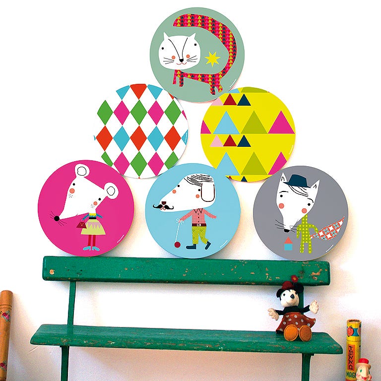 Holiday, Circle, Illustration, Shelving, Christmas, Fictional character, Shelf, Graphics, 