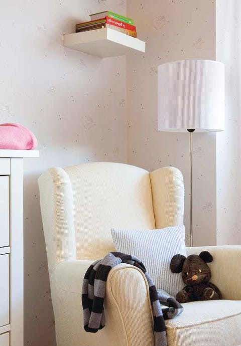 Room, Interior design, Wall, Interior design, Lampshade, Lighting accessory, Lamp, Beige, Living room, Armrest, 