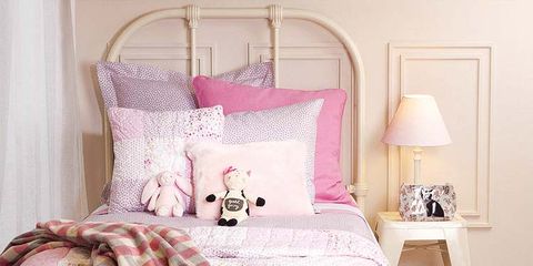 Room, Bed, Interior design, Product, Property, Bedding, Textile, Bedroom, Wall, Bed sheet, 