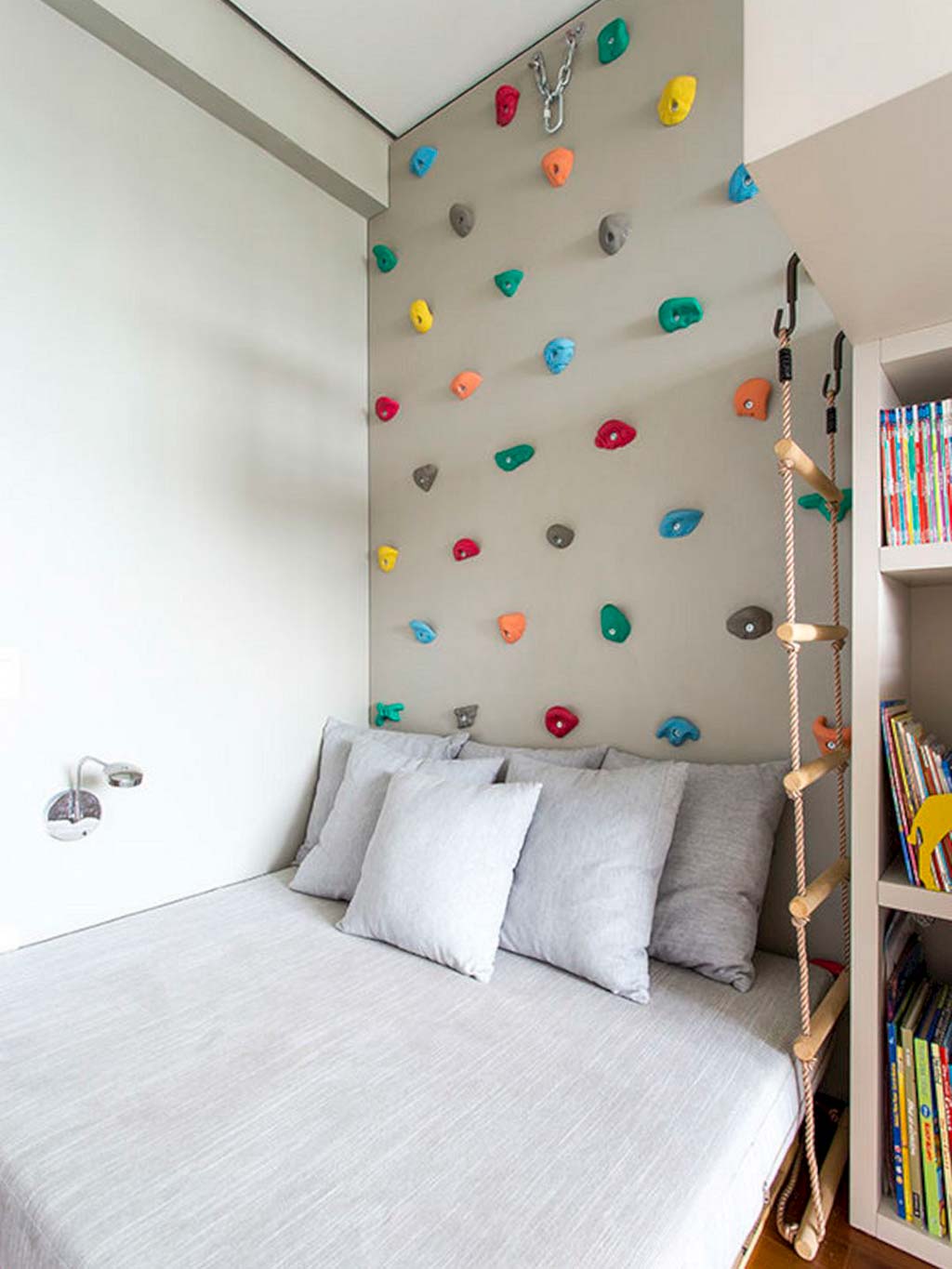 habitación infantil con rocódromo