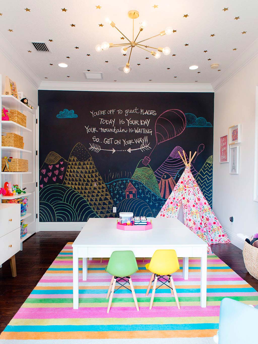 sala de manualidades con tipi