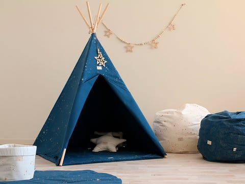 tipi azul con estrellas