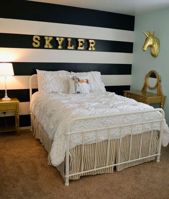 Bedroom, Bed, Furniture, Room, Bed frame, Bed sheet, Wall, Bedding, Property, Interior design, 