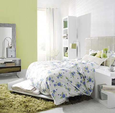 Room, Bed, Interior design, Property, Floor, Bedding, Textile, Wall, Bed sheet, Linens, 