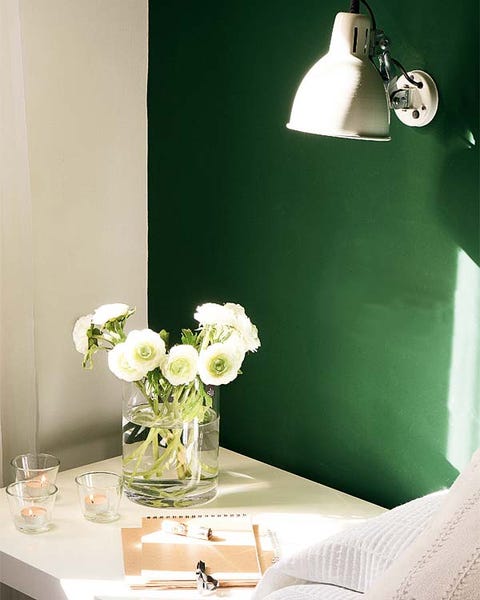 Room, Petal, Flower, Bouquet, Interior design, Interior design, Wall, Cut flowers, Light fixture, Lampshade, 