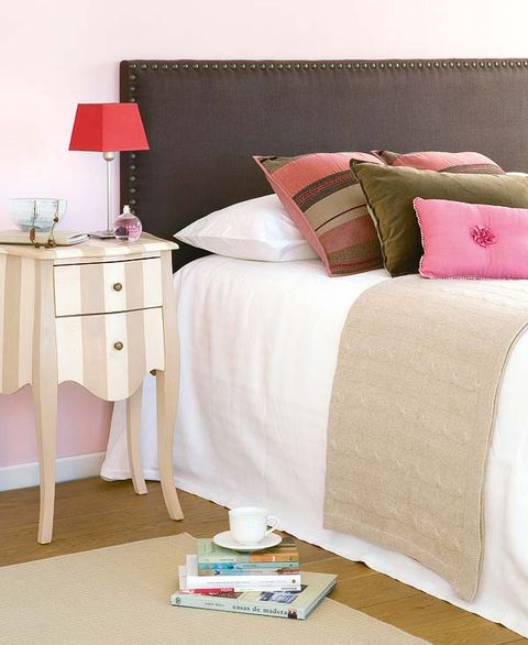 Room, Interior design, Textile, Floor, Bedding, Linens, Pink, Wall, Bed sheet, Bedroom, 