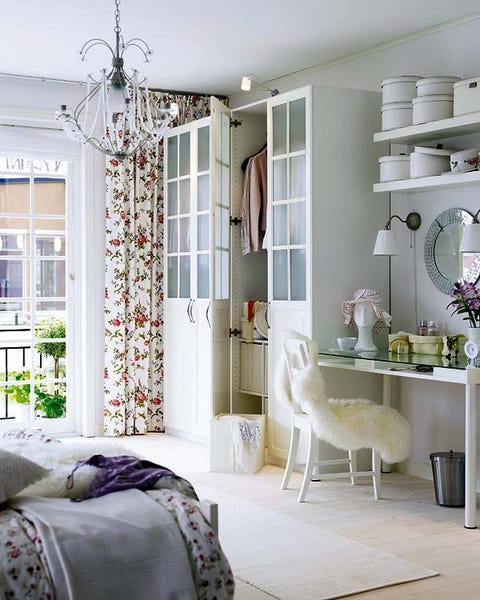 Interior design, Room, Green, Floor, Home, Textile, Wall, Flooring, Ceiling, Furniture, 