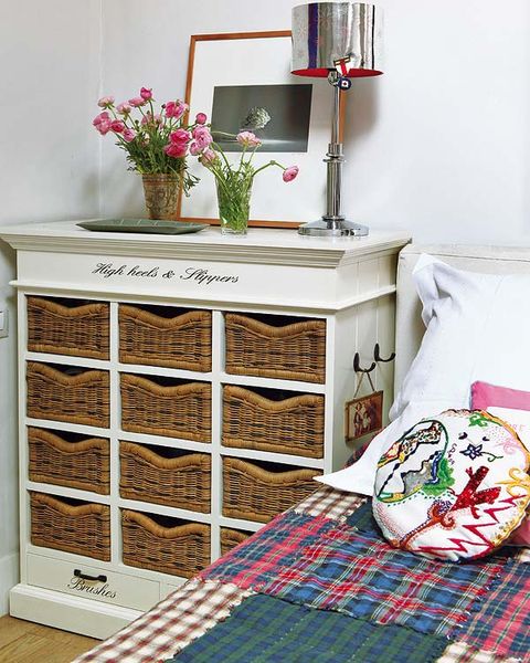 Textile, Room, Chest of drawers, Linens, Interior design, Tartan, Plaid, Drawer, Home accessories, Cabinetry, 