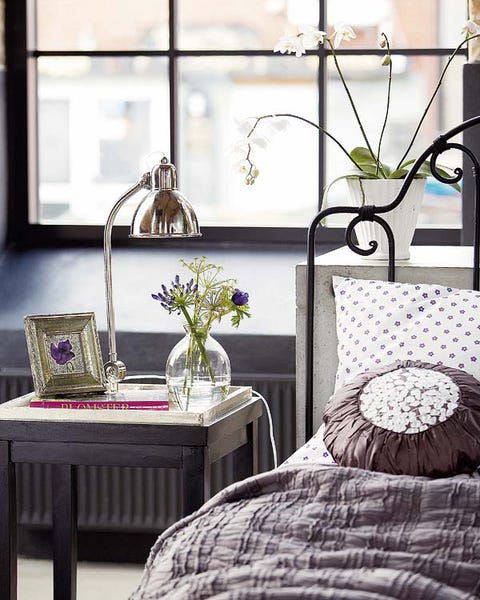 Room, Interior design, Linens, Bedding, Interior design, Home accessories, Bedroom, Bed sheet, Centrepiece, Lamp, 
