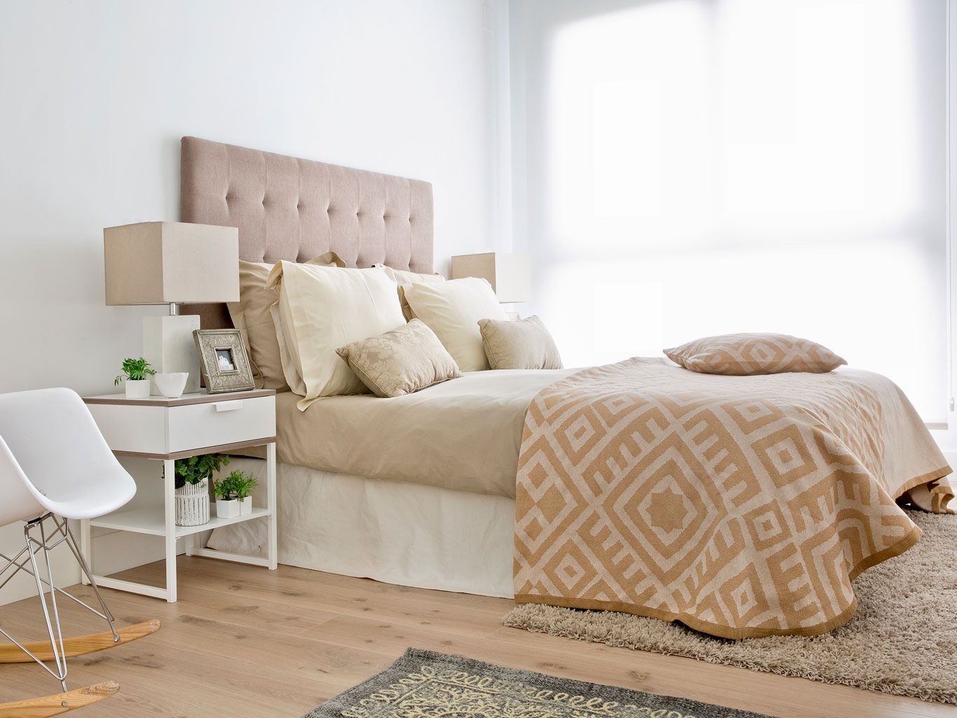 Furniture, Bedding, Bedroom, Room, Bed, Bed sheet, Interior design, Beige, Blanket, Linens, 