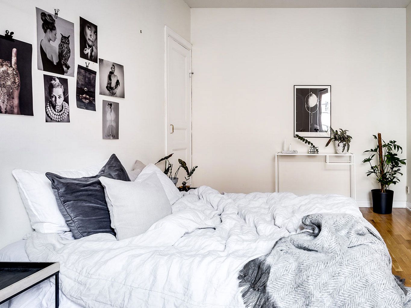 Room, Flowerpot, Interior design, Wall, Textile, Home, White, Furniture, Linens, Style, 