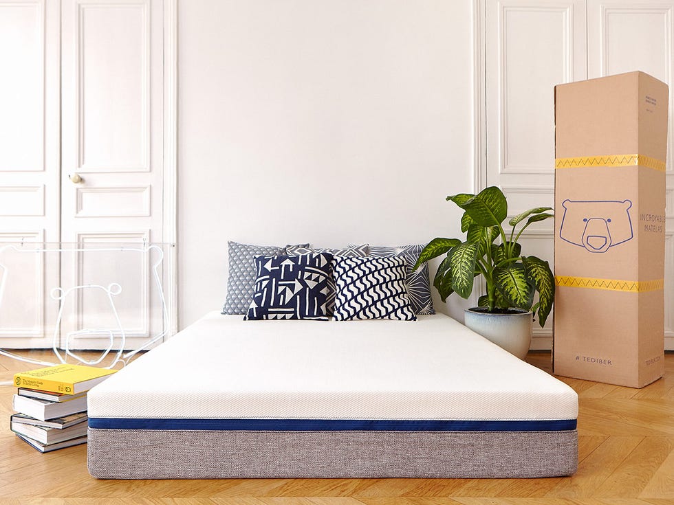 Bed, Furniture, Mattress, Bedroom, Bed sheet, Bed frame, Room, Interior design, Bedding, Mattress pad, 