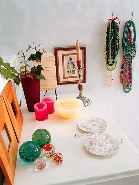 Serveware, Dishware, Interior design, Porcelain, Flowerpot, Teal, Creative arts, Plate, Platter, Ceramic, 