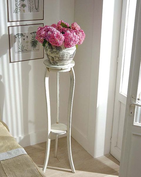 Petal, Flower, Cut flowers, Bouquet, Flower Arranging, Floristry, Vase, Artifact, Interior design, Artificial flower, 