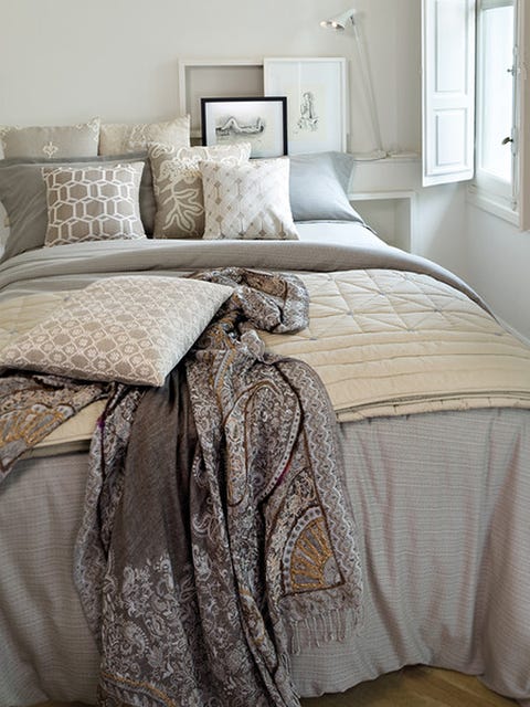 Bed, Bedding, Room, Interior design, Property, Bedroom, Bed sheet, Architecture, Textile, Photograph, 