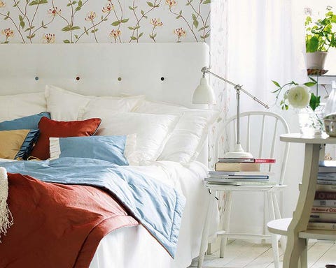 Flowerpot, Room, Interior design, Bed, Textile, Bedding, Wall, Bedroom, Bed sheet, Furniture, 
