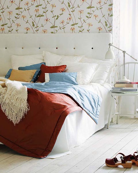 Room, Bed, Interior design, Wall, Floor, Textile, Bedding, Bedroom, Furniture, Bed sheet, 