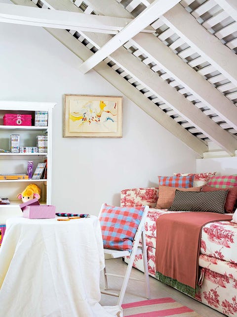 Room, Interior design, Textile, Wall, Ceiling, Linens, Furniture, Floor, Interior design, Pillow, 