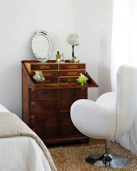 Wood, Chest of drawers, Room, Drawer, Interior design, White, Furniture, Floor, Cabinetry, Flooring, 