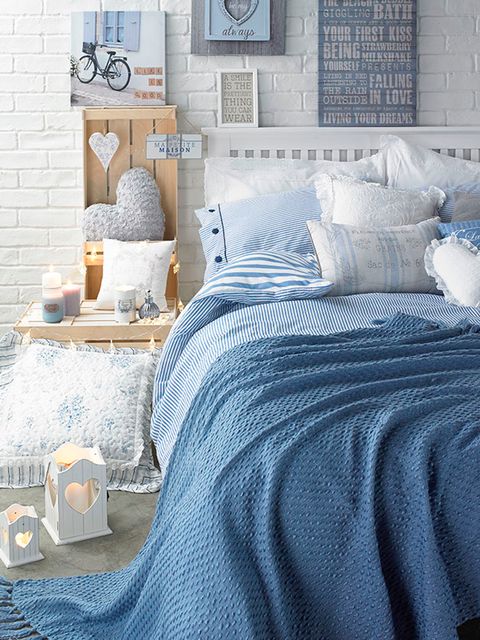 Blue, Room, Bed, Textile, Bedding, Interior design, Linens, Wall, Bedroom, Bed sheet, 